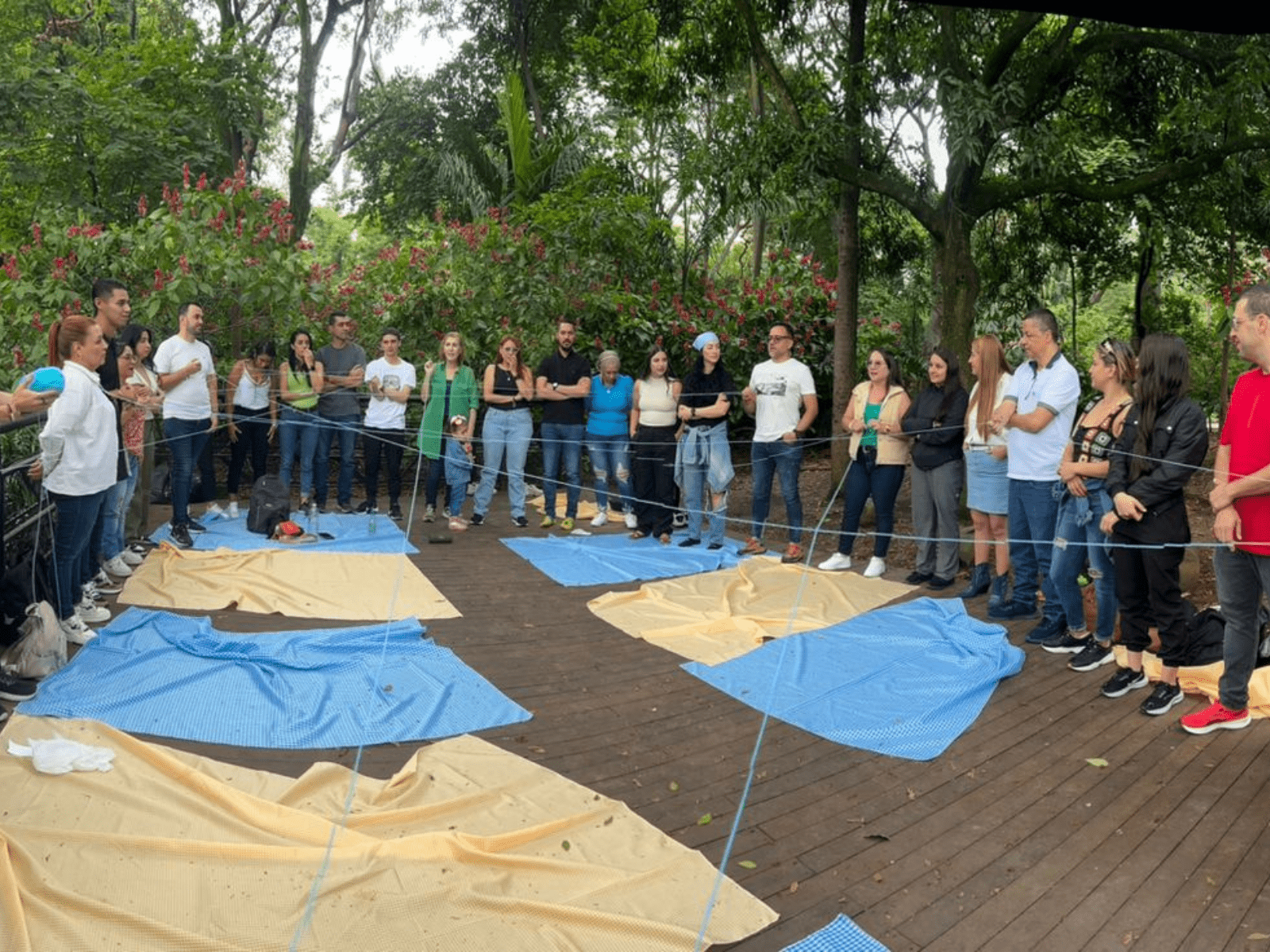 happy_market_almorzando_juntos-4-min-1