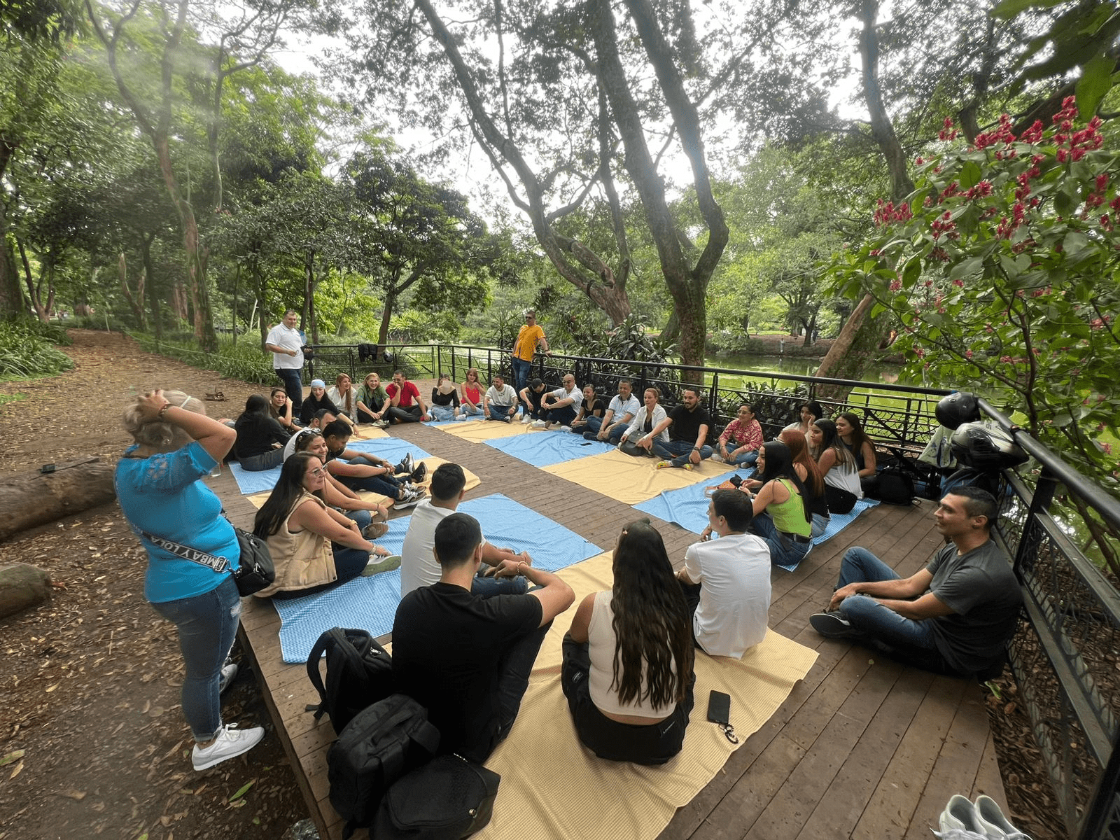 happy_market_almorzando_juntos-min